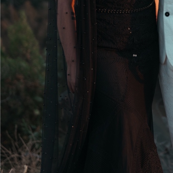 Mac Duggal Black Lace Formal Gown - Picture 2 of 2